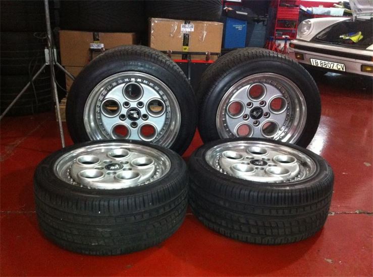 Llantas Lamborghini Diablo y neumaticos Pirelli